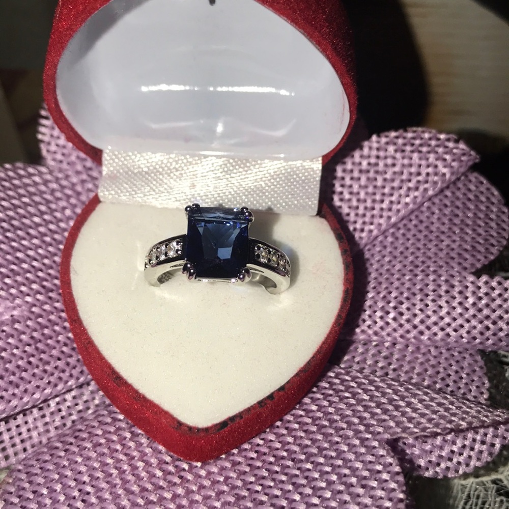NWT Beautiful sterling silver ring - Picture 4 of 4